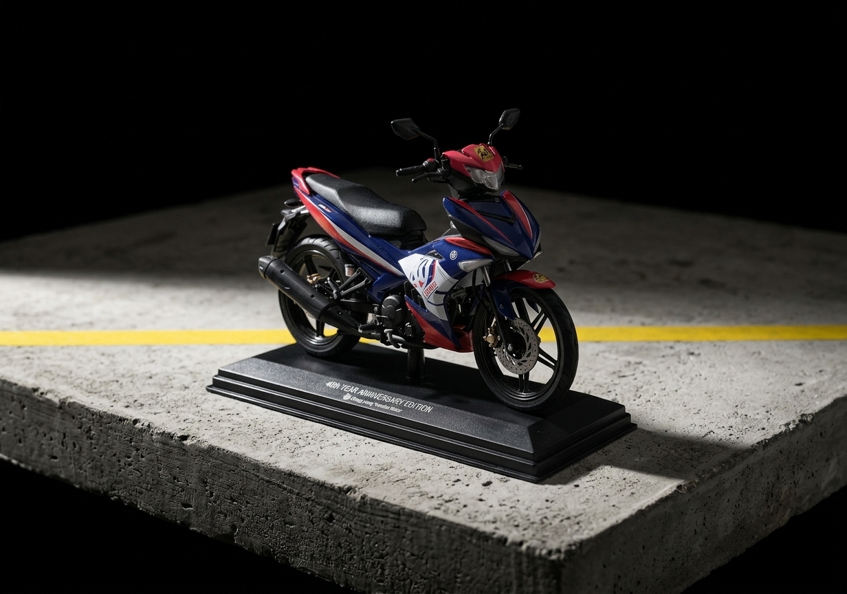 1:12 scale diecast miniature Yamaha motorcycle produced by SOS Station